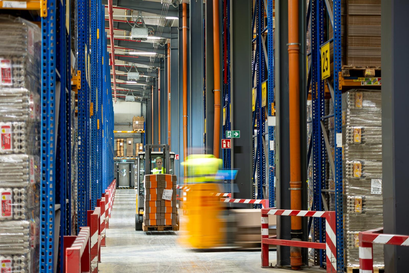 Verpackte Ware im Lager, bereit zum Versand